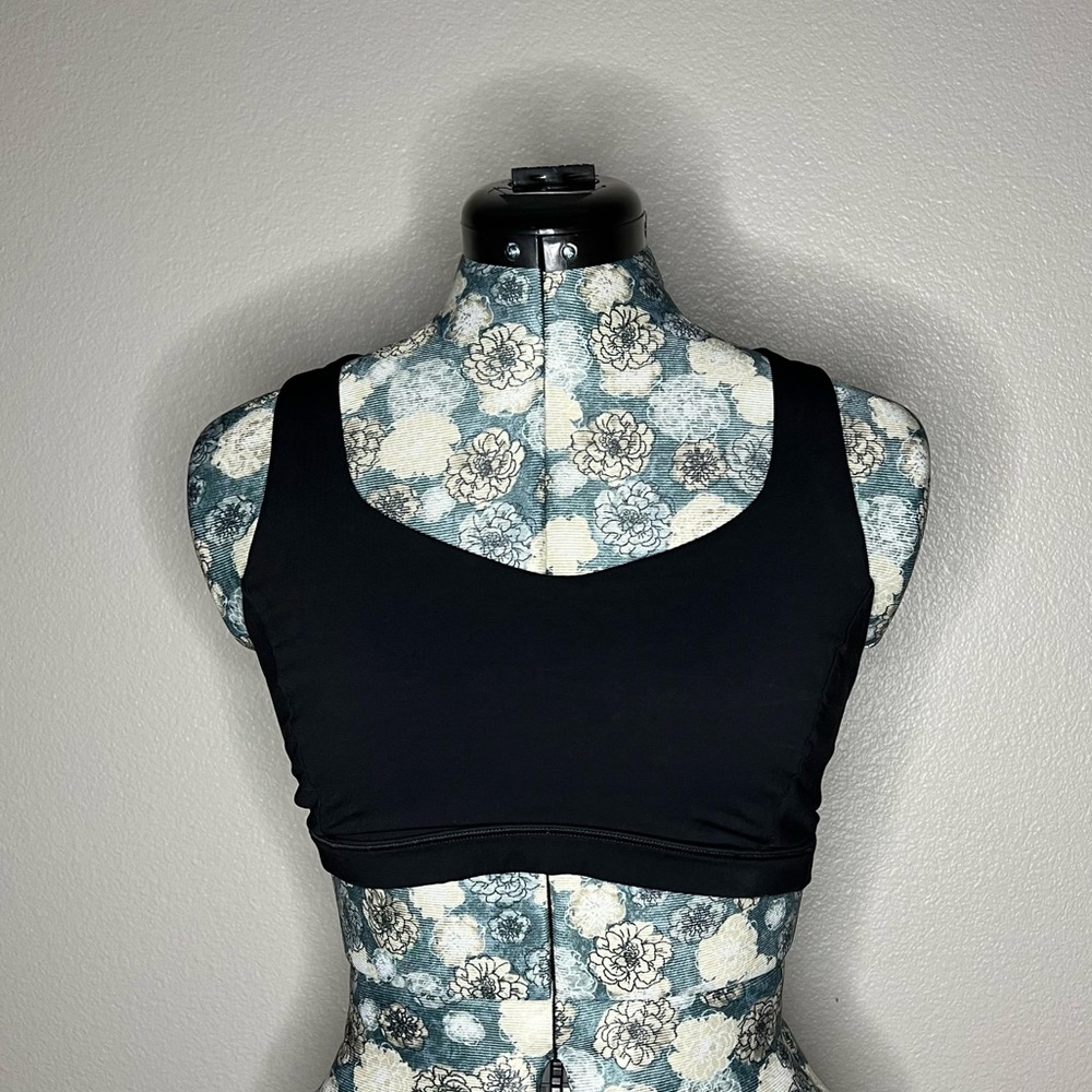 Free to be Serene Sports Bra sz 8
